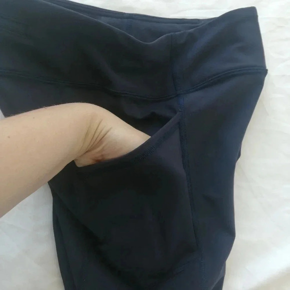 Lululemon Tight Stuff Tights II Leggings 25" in Navy with Silver Scallop Hem 4 - Picture 13 of 16